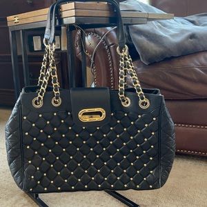 Gorgous leather chain tote!